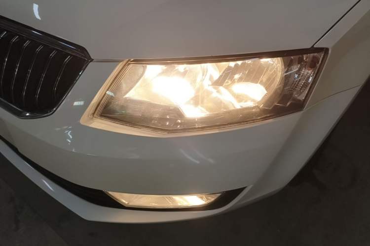 Used Skoda Octavia 2015 1.6L Automatic Yijie Edition Left Front Headlight