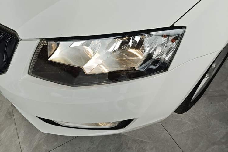 Used Skoda Octavia 2015 1.6L Automatic Yijun Edition Left Front Headlight