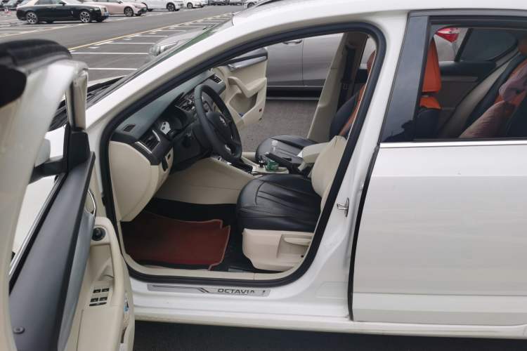 Used Skoda Octavia 2015 1.6L Automatic Yijun Edition Left Front Seat