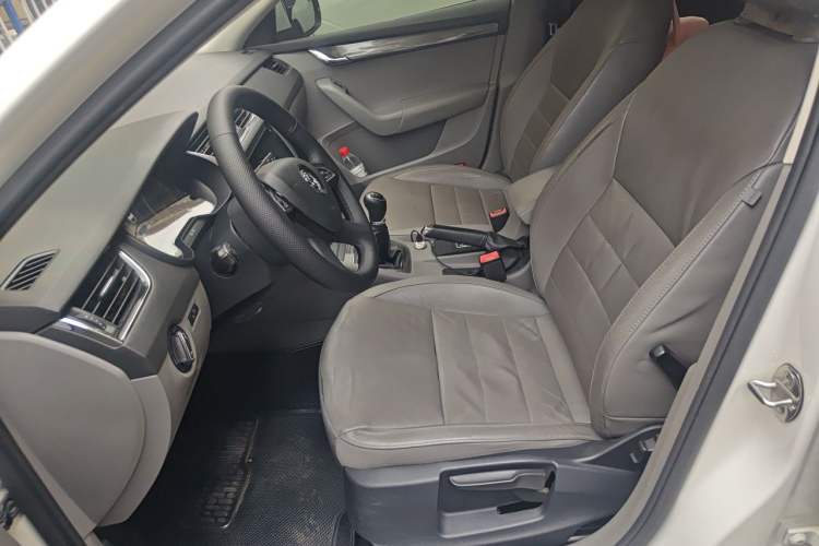 Used Skoda Octavia 2015 1.6L Manual Yijun Edition Left Front Seat