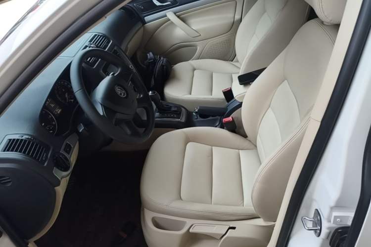 Used Skoda Octavia 2015 Classic Model 1.6L Automatic Yijie Version Left Front Seat