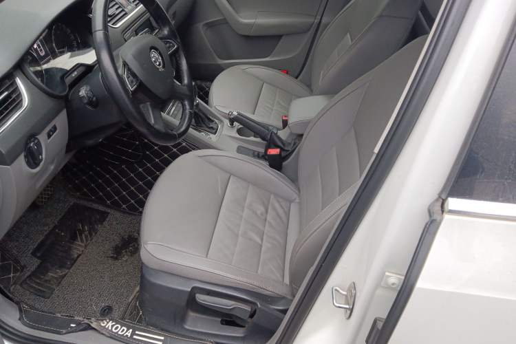 Used Skoda Octavia 2015 1.6L Automatic Yijun Edition Left Front Seat