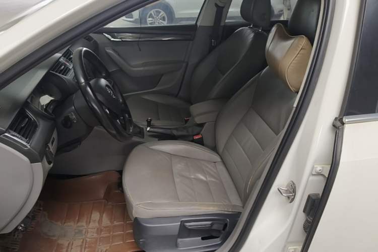 Used Skoda Octavia 2015 1.6L Automatic Yijun Edition Left Front Seat