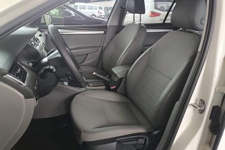 Used Skoda Octavia 2015 1.6L Automatic Yijie Edition Left Front Seat