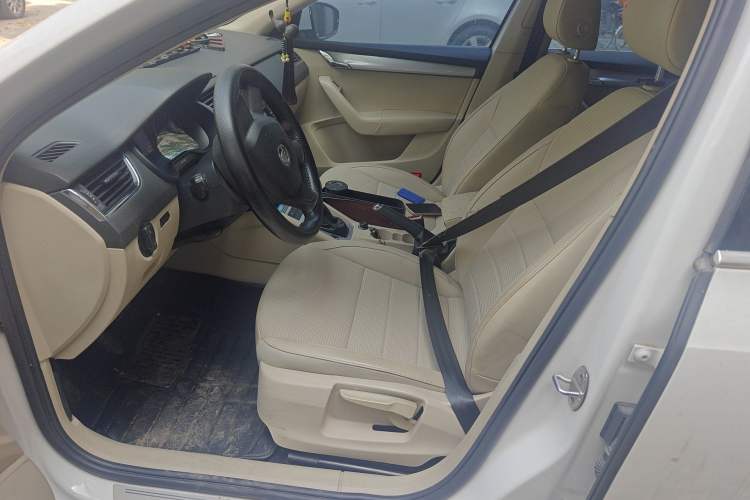 Used Skoda Octavia 2015 1.6L Automatic Yijie Edition Left Front Seat