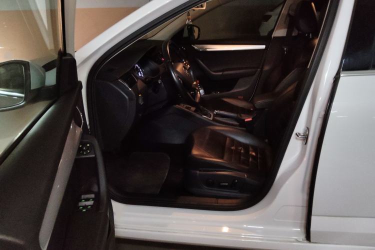 Used Skoda Octavia 2015 1.8T Yizhen Travel Edition Left Front Seat