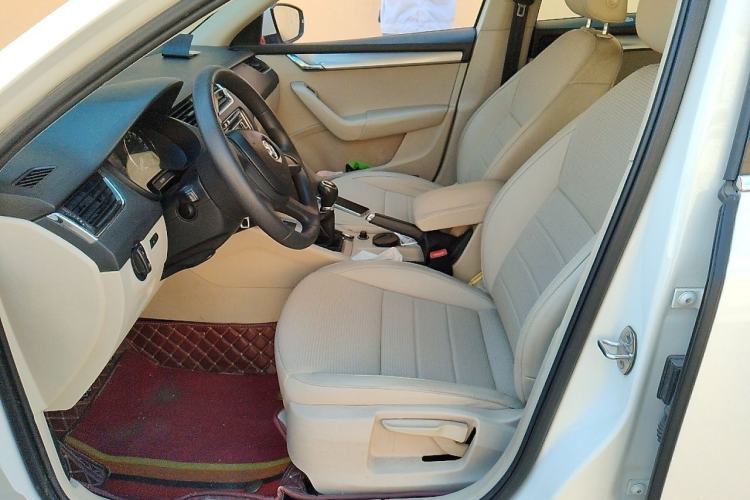 Used Skoda Octavia 2015 1.6L Manual Yijie Edition Left Front Seat