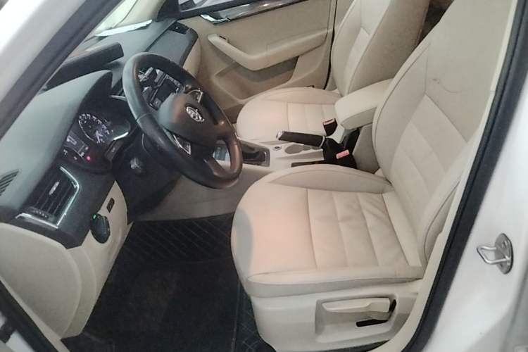 Used Skoda Octavia 2015 1.6L Automatic Yijun Edition Left Front Seat