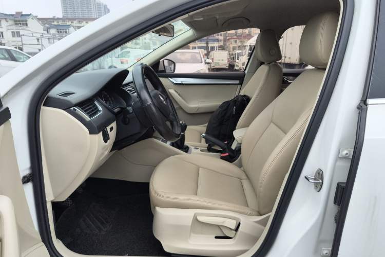 Used Skoda Octavia 2015 1.6L Manual Yijie Edition Left Front Seat