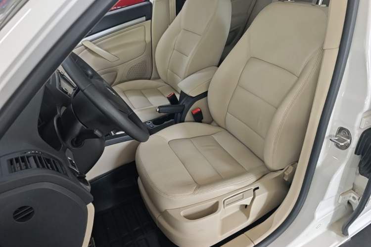 Used Skoda Octavia 2015 Classic Model 1.6L Automatic Yijie Version Left Front Seat