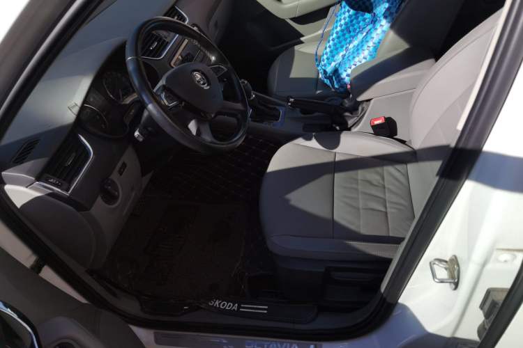 Used Skoda Octavia 2015 1.6L Automatic Yijun Edition Left Front Seat