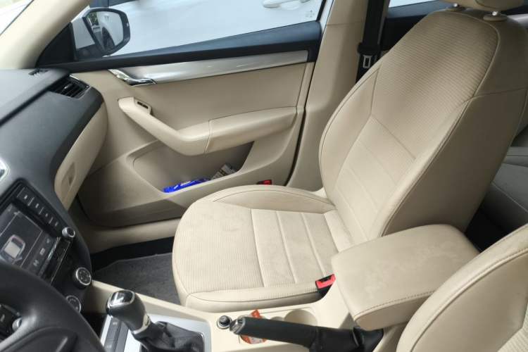 Used Skoda Octavia 2015 1.6L Automatic Yijie Edition Left Front Seat