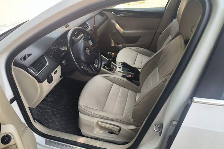 Used Skoda Octavia 2015 1.6L Manual Yijun Edition Left Front Seat