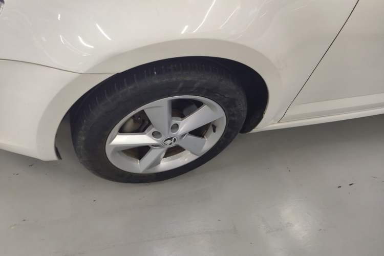 Used Skoda Octavia 2015 1.6L Automatic Yijun Edition Left Front Wheel Hub