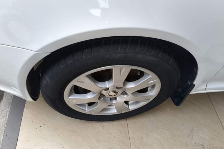 Used Skoda Octavia 2015 Classic Model 1.6L Automatic Yijie Version Left Front Wheel Hub