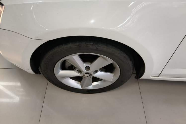 Used Skoda Octavia 2015 1.6L Automatic Yijun Edition Left Front Wheel Hub