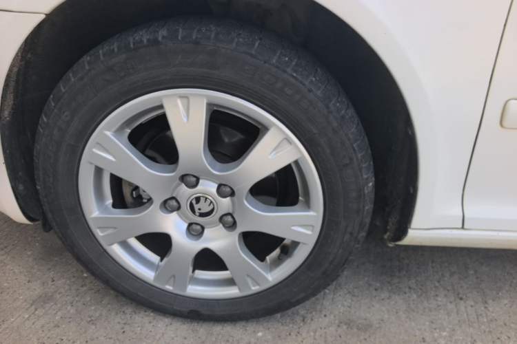 Used Skoda Octavia 2015 Classic Model 1.6L Automatic Yijie Version Left Front Wheel Hub