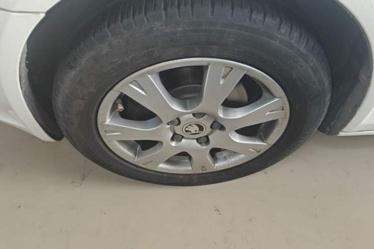 Used Skoda Octavia 2015 Classic Model 1.6L Automatic Yijie Version Left Front Wheel Hub