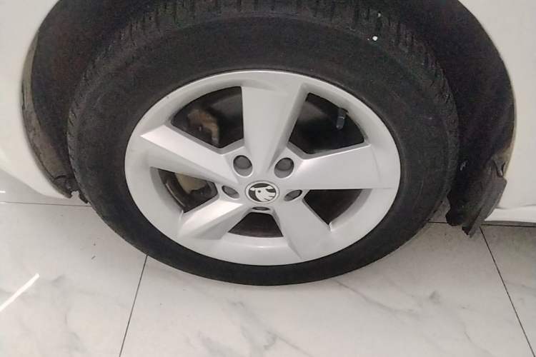 Used Skoda Octavia 2015 1.6L Automatic Yijun Edition Left Front Wheel Hub