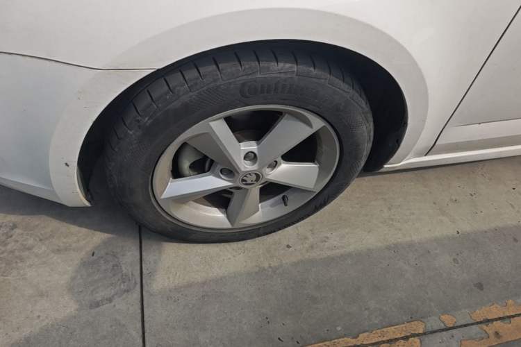 Used Skoda Octavia 2015 1.6L Manual Yijun Edition Left Front Wheel Hub