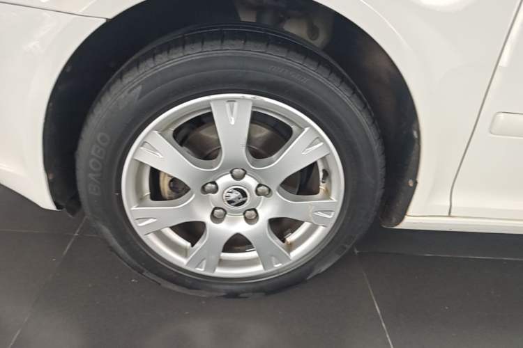 Used Skoda Octavia 2015 Classic Model 1.6L Automatic Yijie Version Left Front Wheel Hub