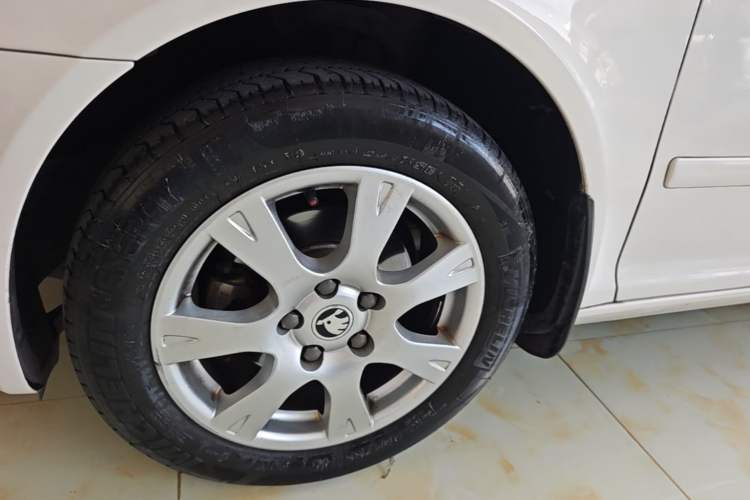 Used Skoda Octavia 2015 Classic Model 1.6L Automatic Yijie Version Left Front Wheel Hub