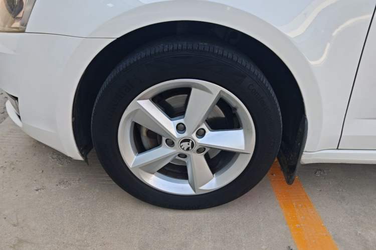 Used Skoda Octavia 2015 1.4TSI DSG Yijun Edition Left Front Wheel Hub