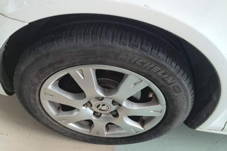 Used Skoda Octavia 2015 Classic Model 1.6L Automatic Yijie Version Left Front Wheel Hub