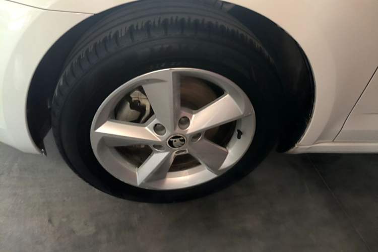 Used Skoda Octavia 2015 1.4TSI DSG Yijun Edition Left Front Wheel Hub