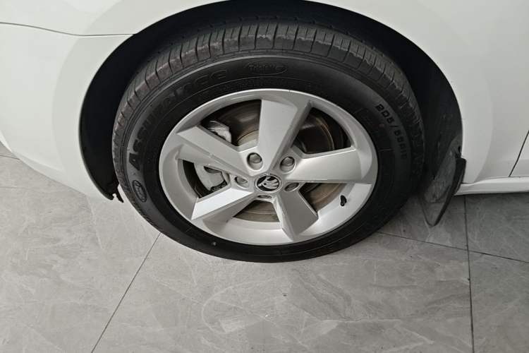 Used Skoda Octavia 2015 1.6L Automatic Yijun Edition Left Front Wheel Hub