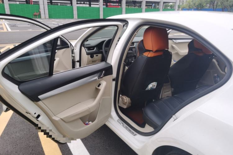 Used Skoda Octavia 2015 1.6L Automatic Yijun Edition Left Rear Seat