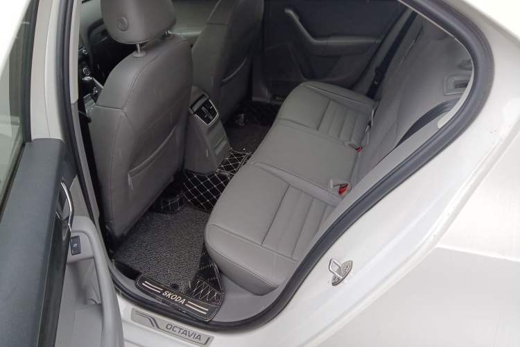 Used Skoda Octavia 2015 1.6L Automatic Yijun Edition Left Rear Seat