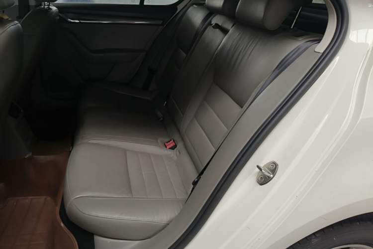 Used Skoda Octavia 2015 1.6L Automatic Yijun Edition Left Rear Seat