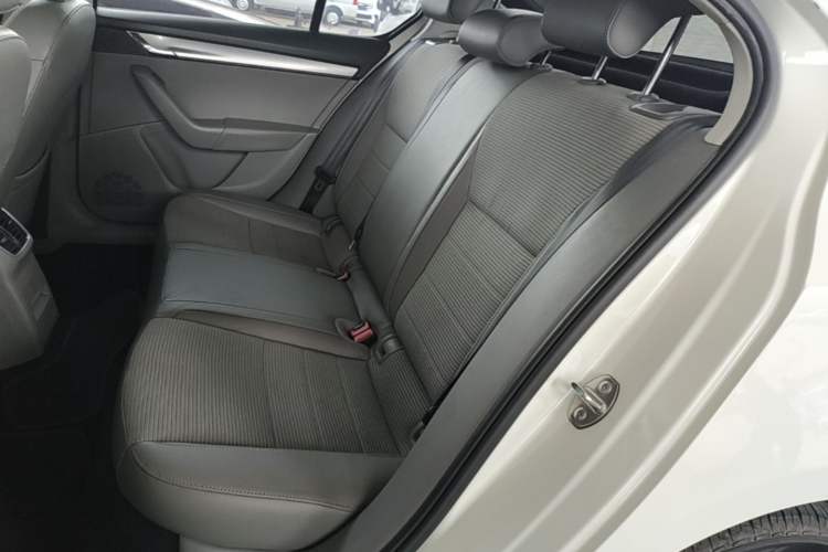 Used Skoda Octavia 2015 1.6L Automatic Yijie Edition Left Rear Seat