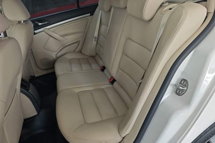Used Skoda Octavia 2015 Classic Model 1.6L Automatic Yijie Version Left Rear Seat