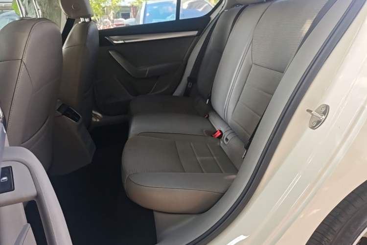 Used Skoda Octavia 2015 1.6L Manual Yijie Edition Left Rear Seat