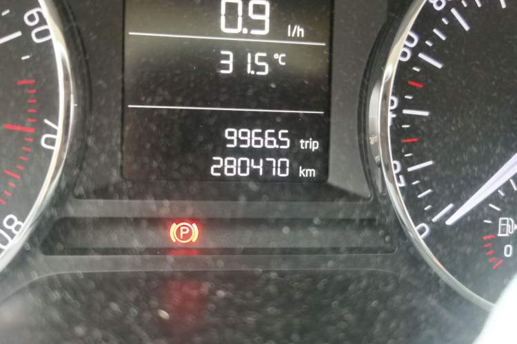 Used Skoda Octavia 2015 1.6L Automatic Yijun Edition Odometer Close Up