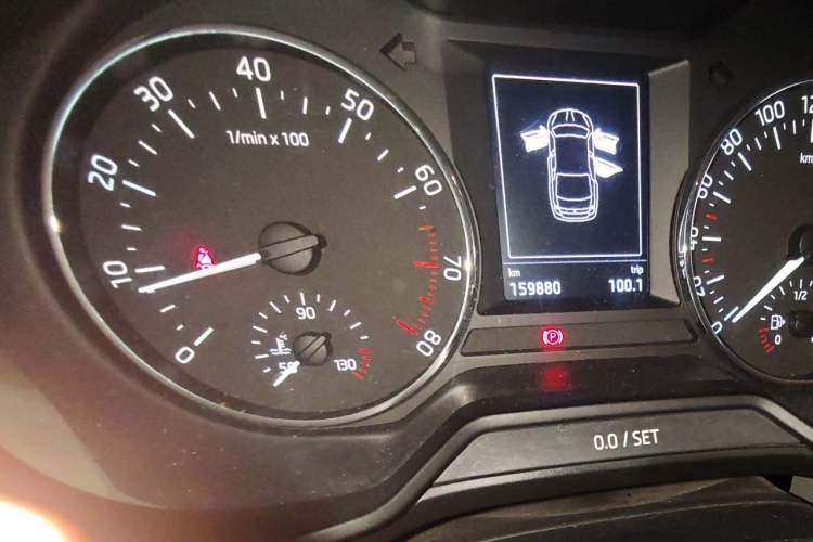 Used Skoda Octavia 2015 1.6L Automatic Yijun Edition Odometer Close Up