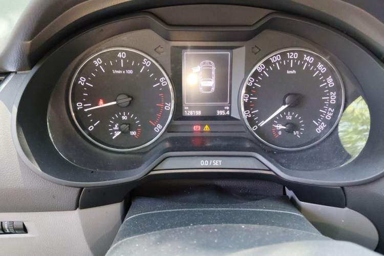Used Skoda Octavia 2015 1.6L Manual Yijun Edition Odometer Close Up
