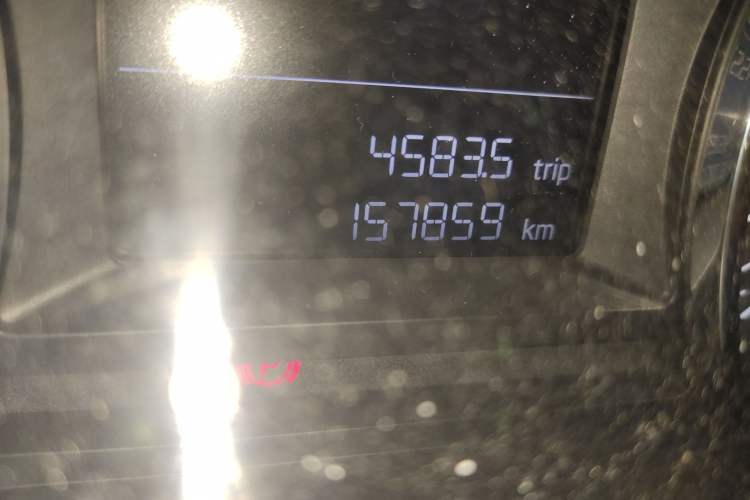 Used Skoda Octavia 2015 1.6L Manual Eado Edition Odometer Close Up