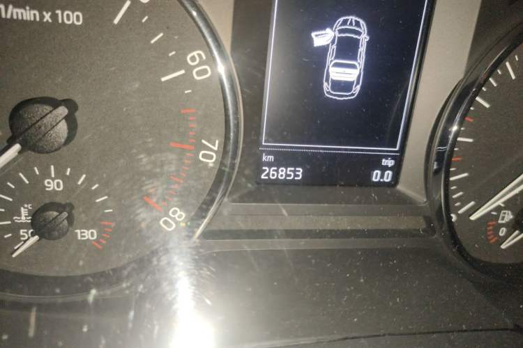 Used Skoda Octavia 2015 1.6L Manual Yijun Edition Odometer Close Up