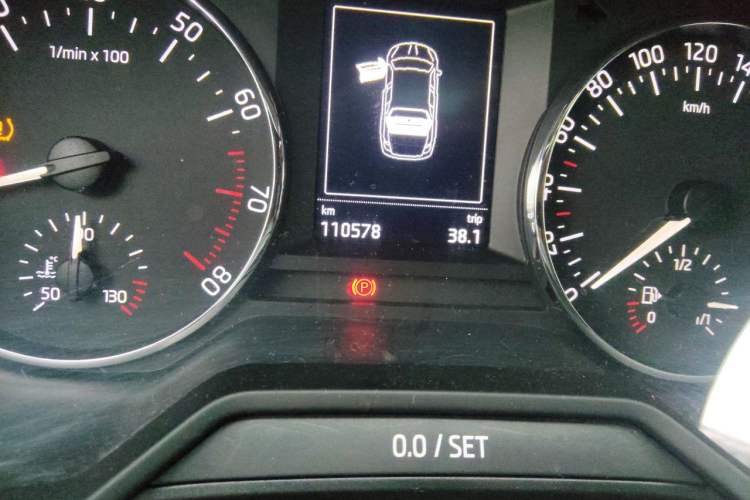 Used Skoda Octavia 2015 1.6L Automatic Yijun Edition Odometer Close Up
