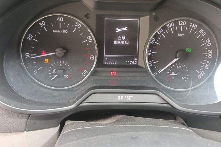 Used Skoda Octavia 2015 1.6L Automatic Yijie Edition Odometer Close Up