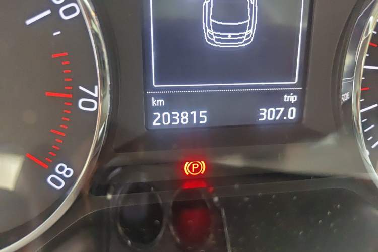 Used Skoda Octavia 2015 1.6L Manual Yijun Edition Odometer Close Up