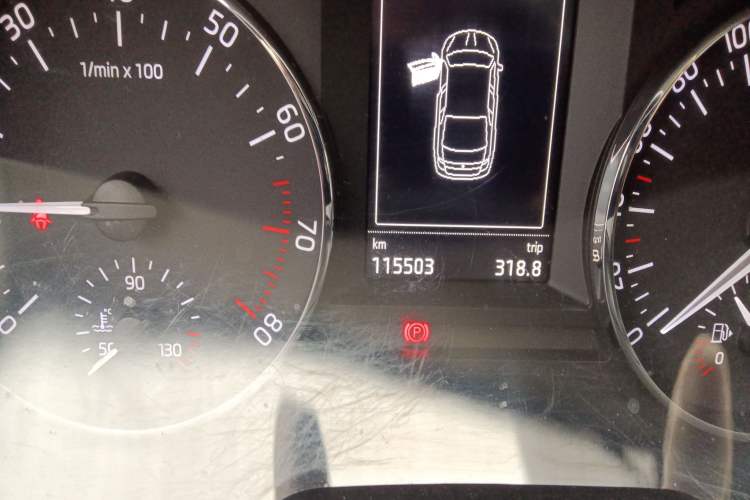 Used Skoda Octavia 2015 1.6L Automatic Yijun Edition Odometer Close Up