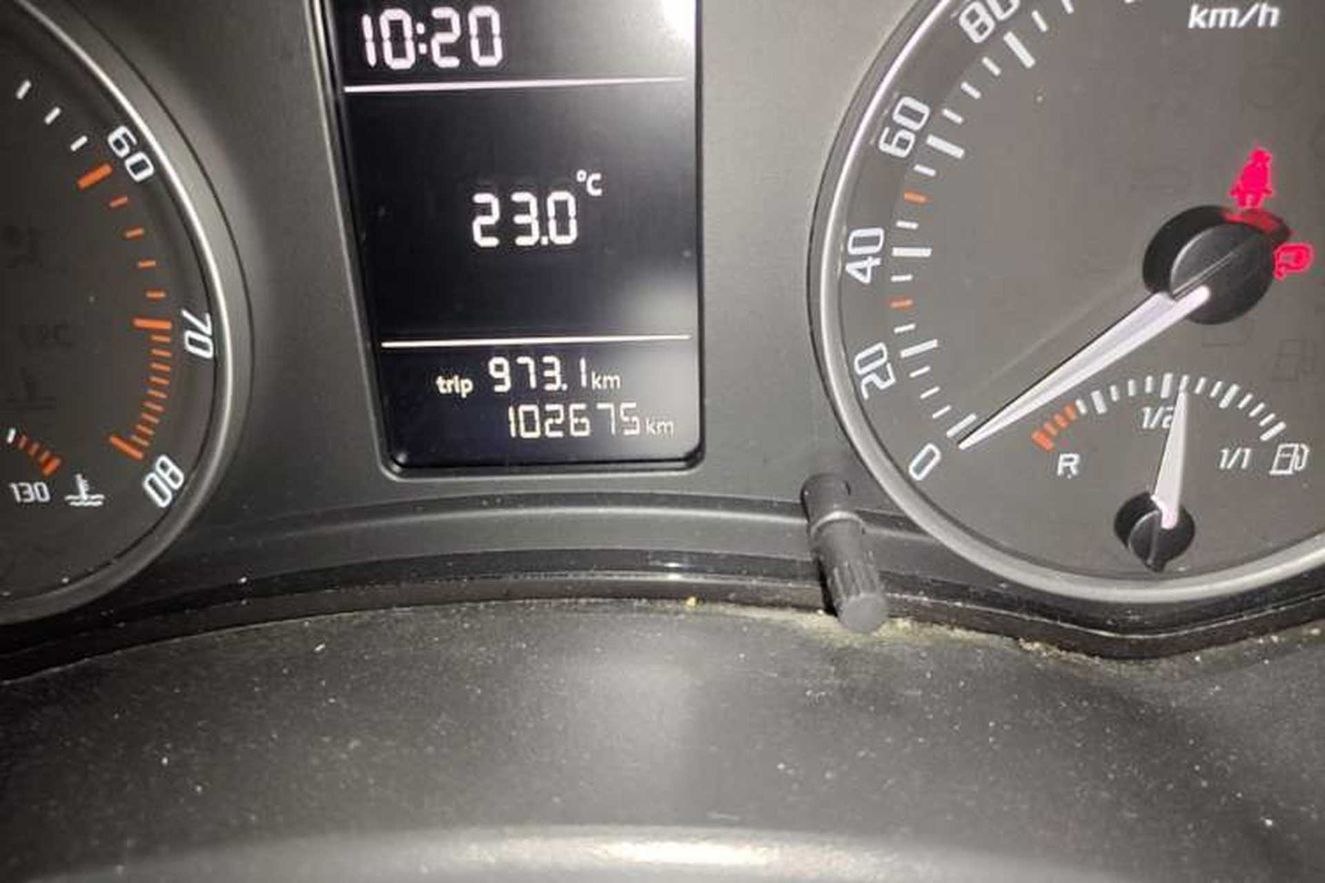 Used Skoda Octavia 2015 Classic Model 1.6L Manual Eado Version Odometer Close Up