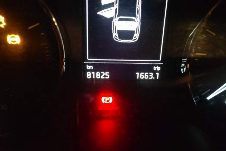 Used Skoda Octavia 2015 1.6L Manual Yijun Edition Odometer Close Up