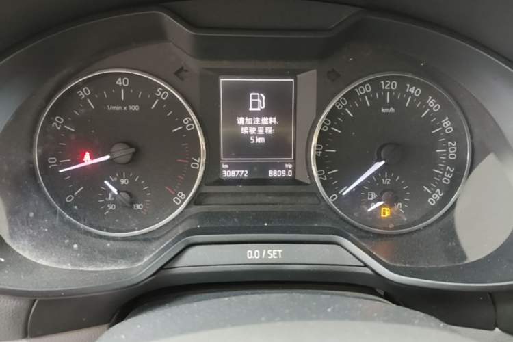 Used Skoda Octavia 2015 1.6L Automatic Yijun Edition Odometer Close Up