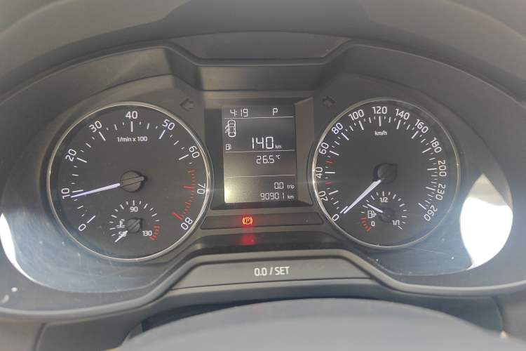 Used Skoda Octavia 2015 1.6L Automatic Yijie Edition Odometer Close Up