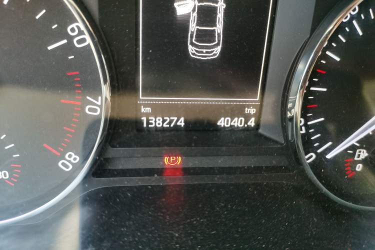 Used Skoda Octavia 2015 1.4TSI DSG Yijun Edition Odometer Close Up